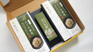 えごま油＋えごま蕎麦ギフト250g箱（イメージ）2